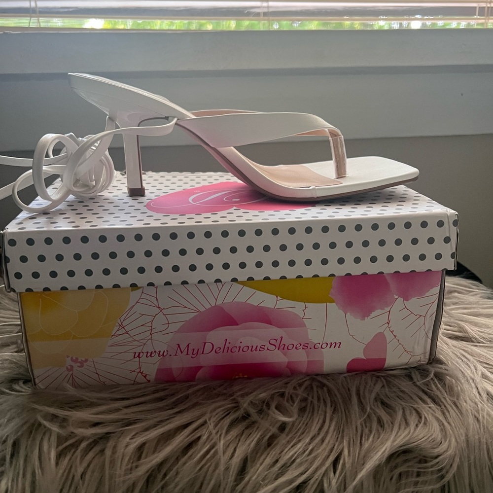 White strapped sandals 🤍